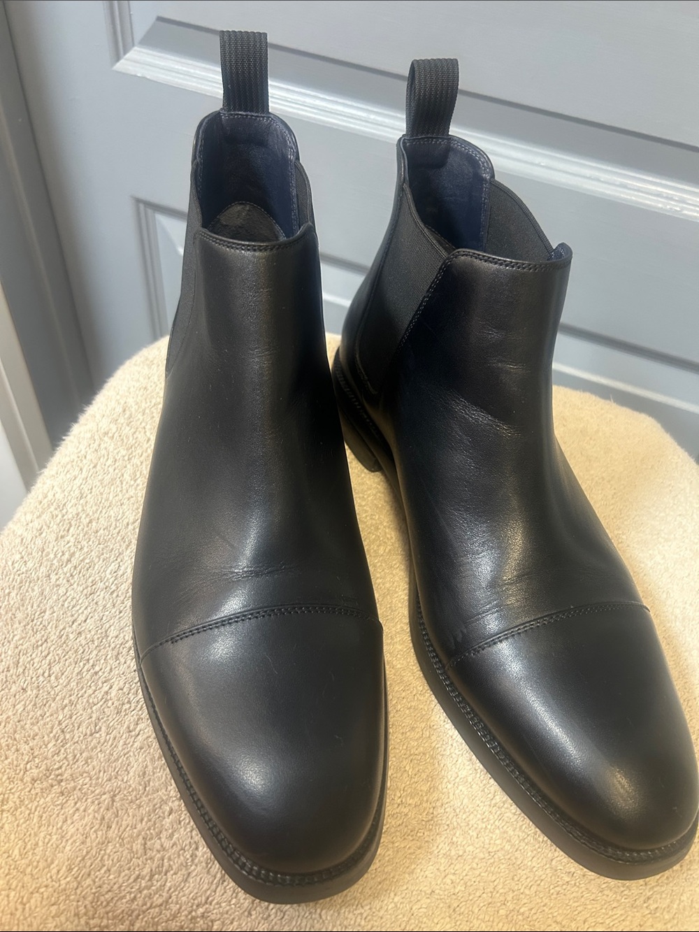 COLE HAAN WAGNER GRAND CHELSEA Black leather boots. Cap toe Size 9.5 NICE